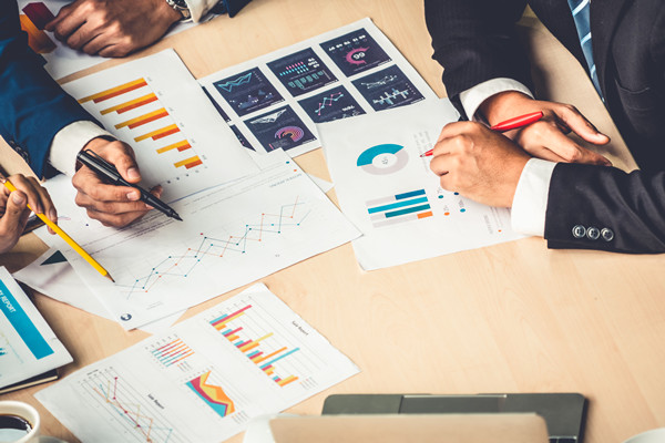 幫助企業(yè)應(yīng)對變革挑戰(zhàn)，實(shí)現(xiàn)組織轉(zhuǎn)型與優(yōu)化