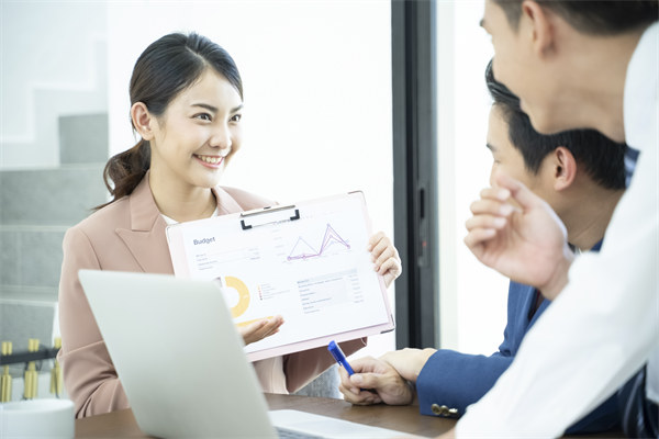 績效評估與反饋：客觀評估，持續(xù)改進