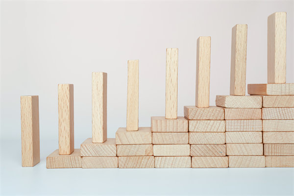 精心制定經(jīng)營策略，確保企業(yè)穩(wěn)健發(fā)展，實(shí)現(xiàn)長期盈利