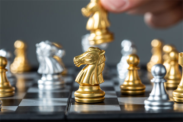 結合實際，談談企業(yè)在戰(zhàn)略薪酬設計時要注意哪些問題？