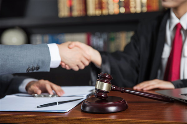 薪酬管理中如何確保合法合規(guī)，避免法律風(fēng)險？