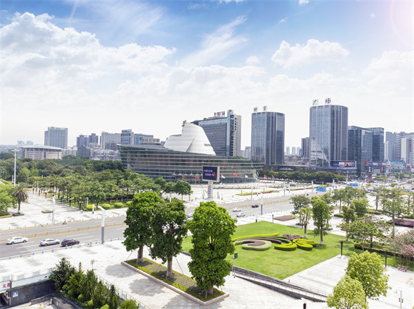 東莞企業(yè)成長路上，管理咨詢?nèi)绾纬蔀榧铀倨鳎? title=