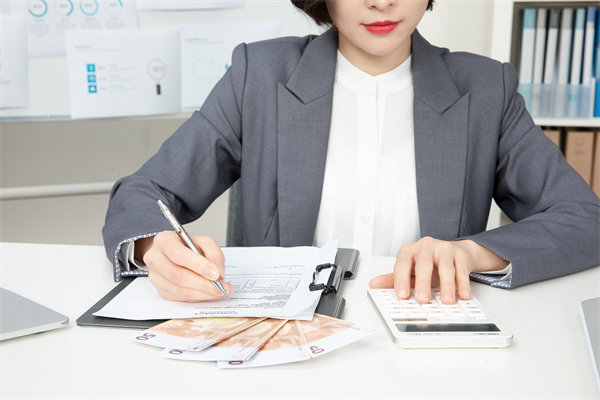 企業(yè)戰(zhàn)略轉(zhuǎn)型的關(guān)鍵成功因素與風(fēng)險(xiǎn)規(guī)避策略何在？