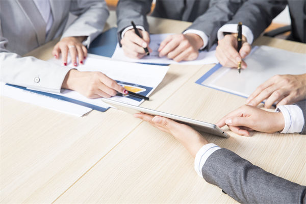 多元化團隊管理中，如何促進員工之間的協(xié)作與融合？