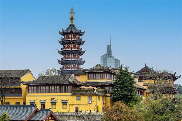南京戰(zhàn)略咨詢公司如何助力企業(yè)實(shí)現(xiàn)長(zhǎng)遠(yuǎn)發(fā)展？