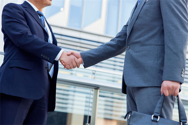 29歲女演員回應在餐廳當服務員，人力資源怎么看？