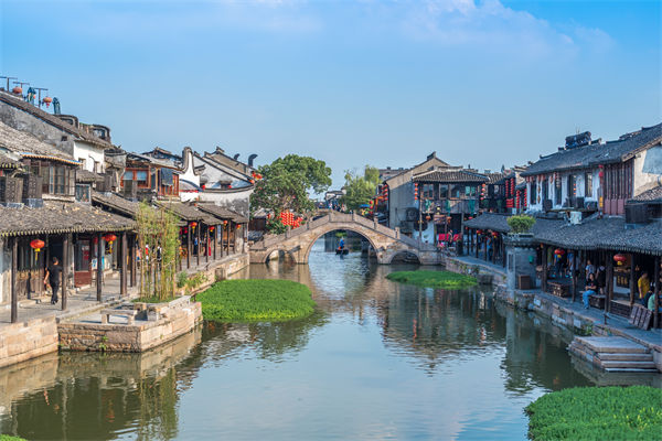 戰(zhàn)略規(guī)劃分析：村民不滿(mǎn)古鎮(zhèn)收門(mén)票，指引游客逃票