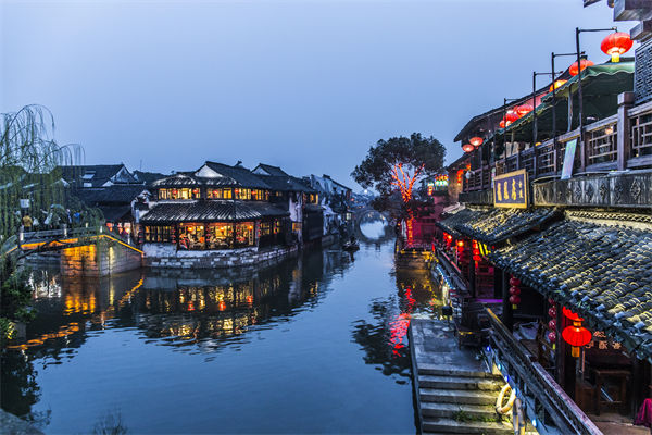 戰(zhàn)略規(guī)劃分析：村民不滿古鎮(zhèn)收門票，指引游客逃票