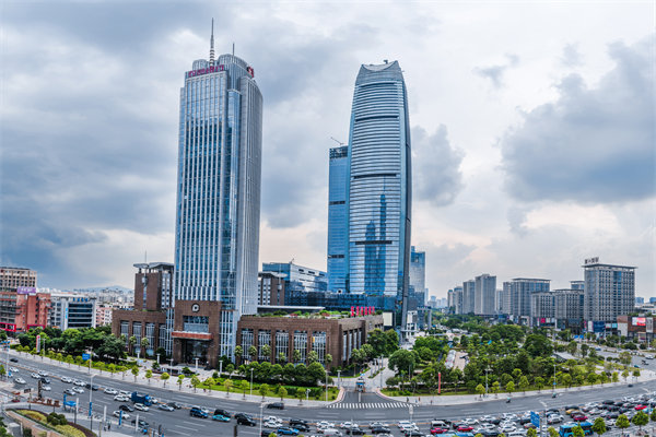 集團(tuán)子公司各自為戰(zhàn)內(nèi)耗嚴(yán)重，東莞集團(tuán)管控咨詢公司能協(xié)助解決嗎？